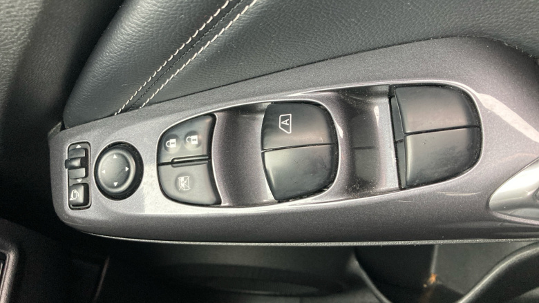 Nissan Juke 1.0 DiG-T 114 N-Connecta 5dr DCT Petrol Hatchback